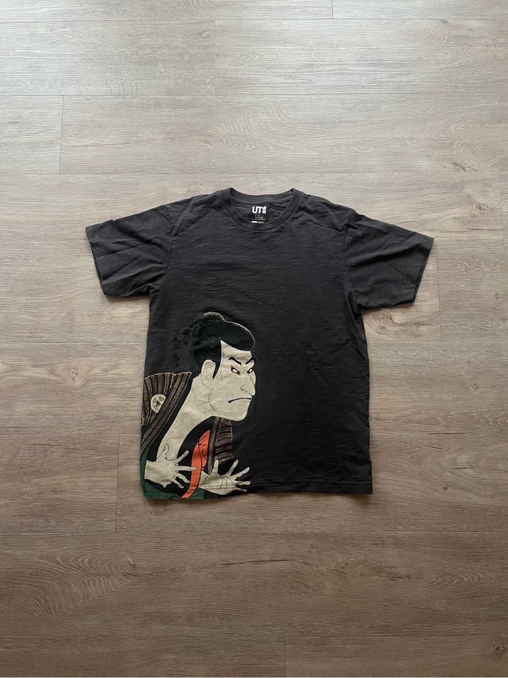 Uniqlo ukiyo-e tee shirt